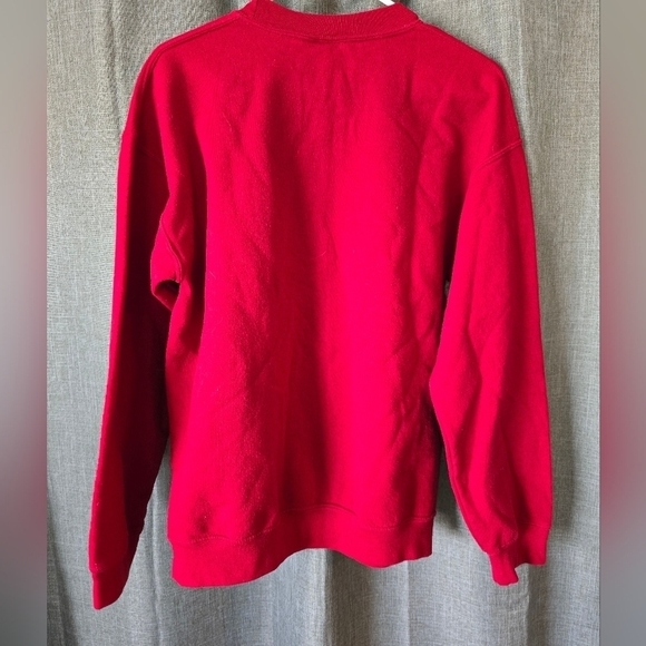FESTIVE "THIS GIRL LOVES CHRISTMAS" Sweatshirt Size Medium Red - Picture 3 of 4